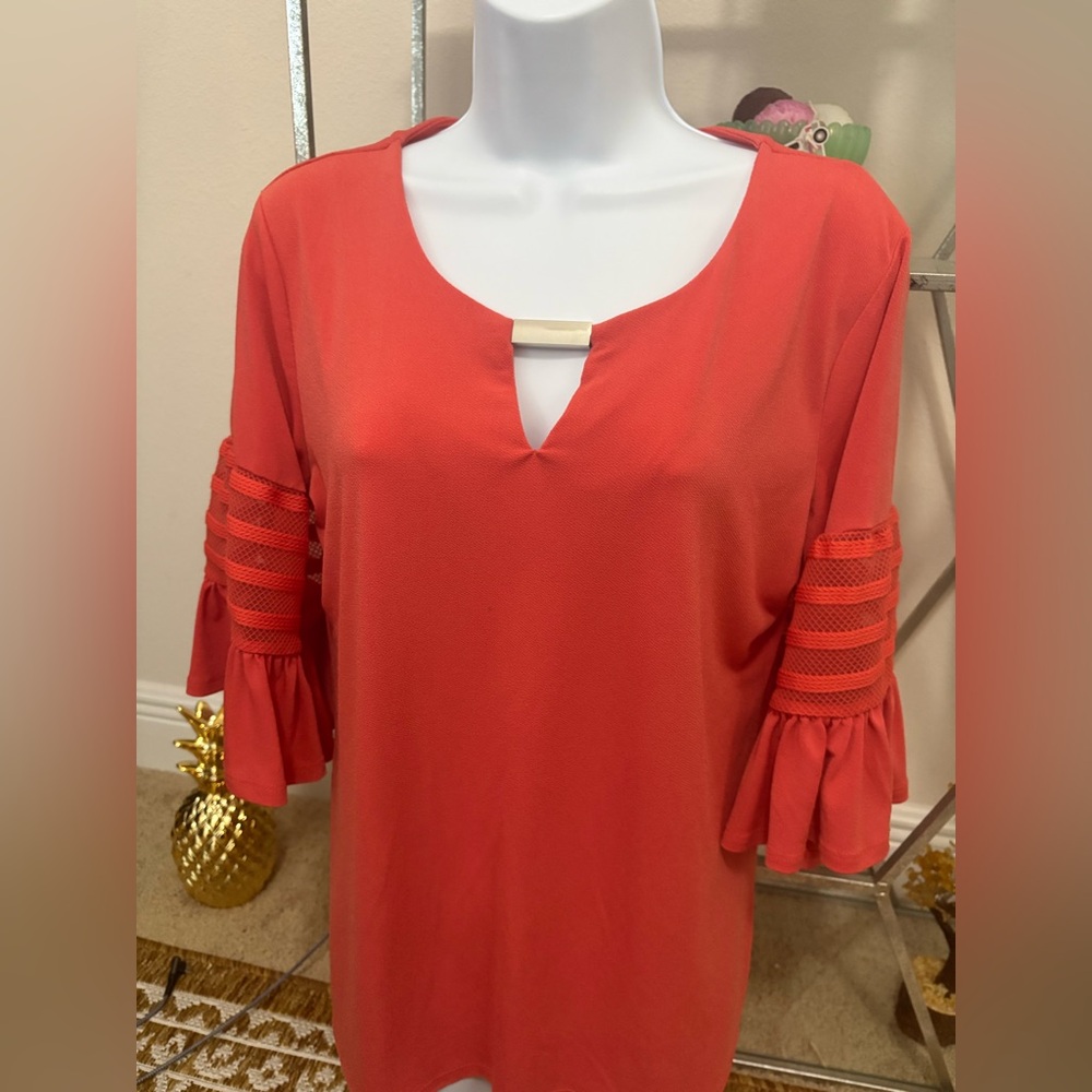 JM COLLECTION womens Keyhole Bar V Neck short  bell Sleeve coral Blouse med
